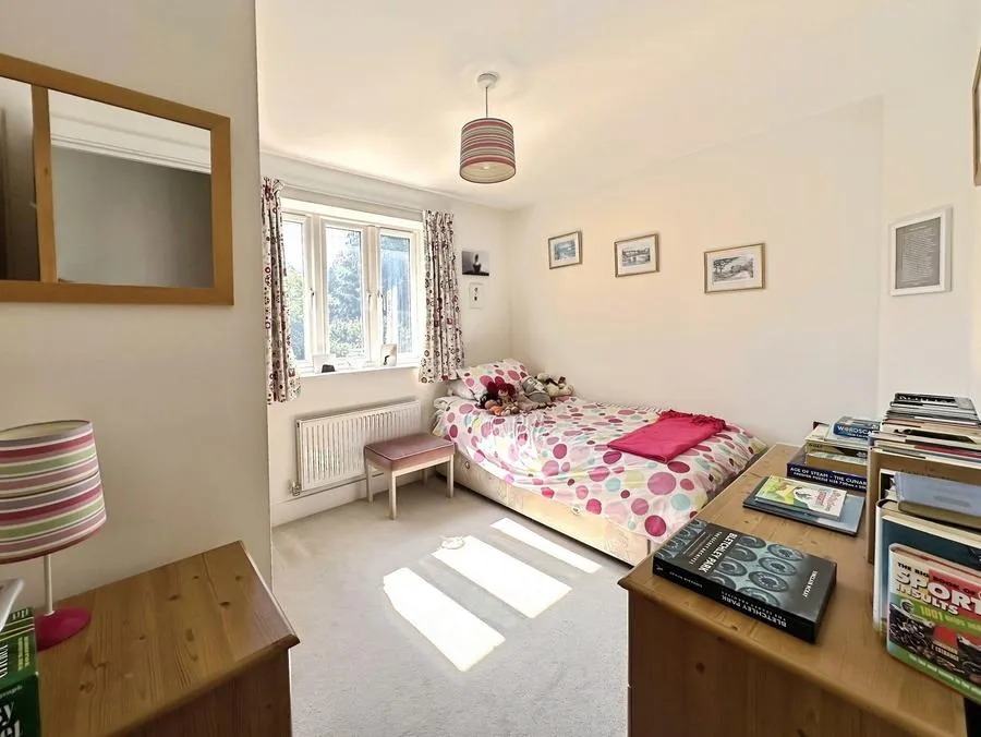 Knight Close, Crookham Village, GU51, photo 7