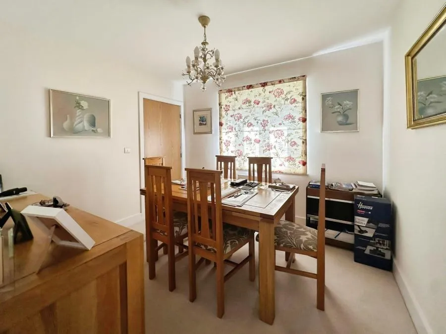 Knight Close, Crookham Village, GU51, photo 32