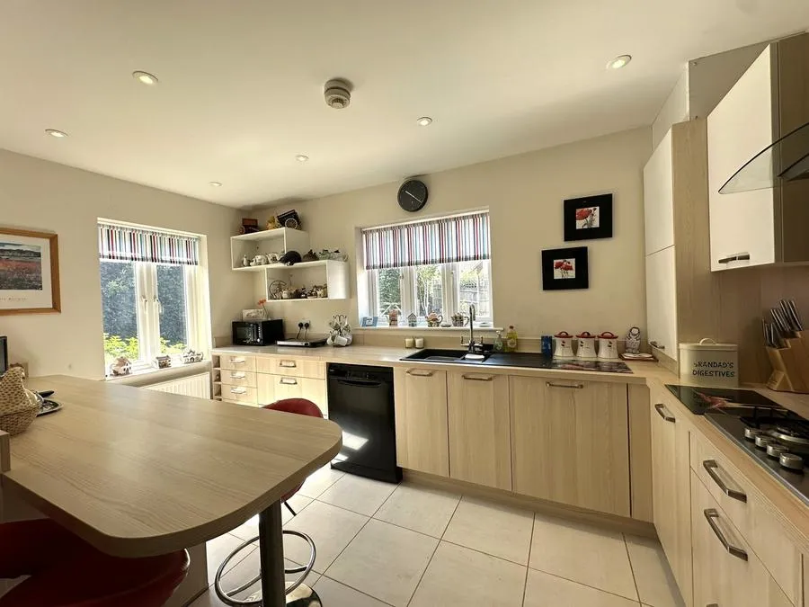 Knight Close, Crookham Village, GU51, photo 4