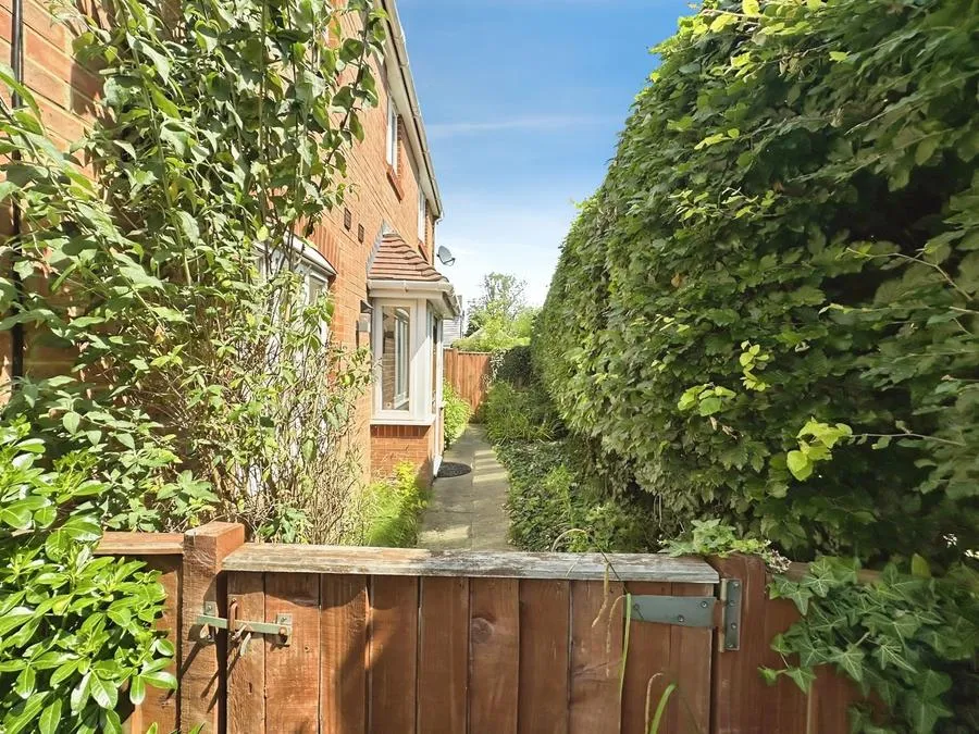 Knight Close, Crookham Village, GU51, photo 12