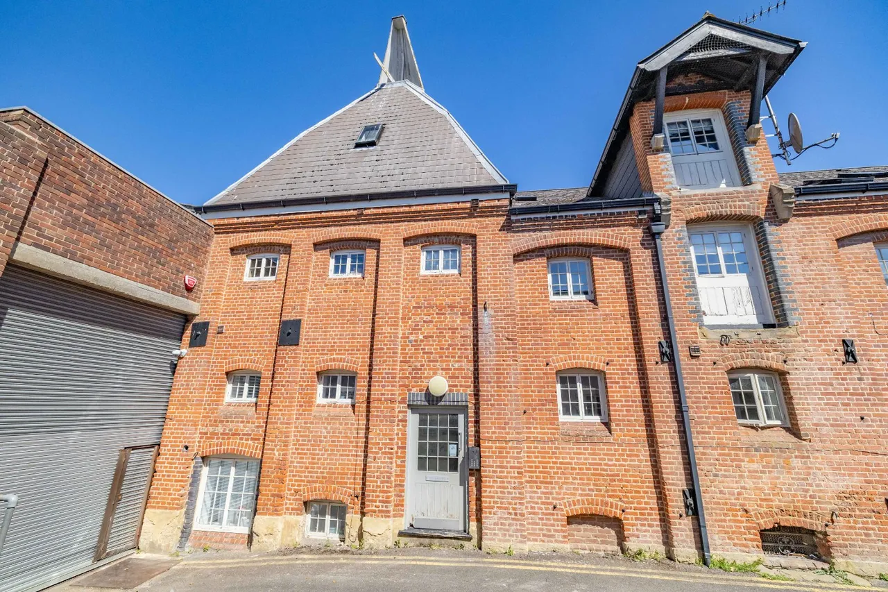 1 bed flat for sale, Roper Road, Canterbury, CT2
