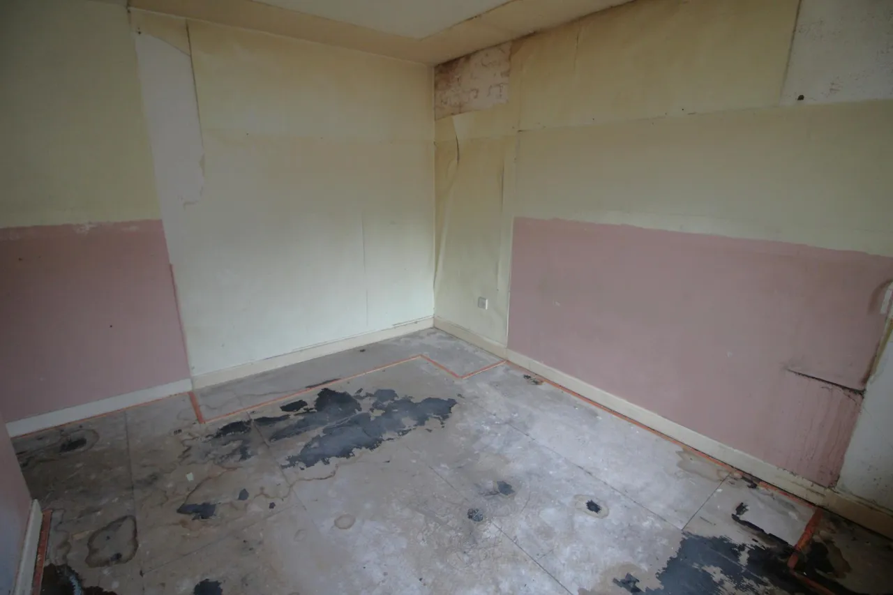 Glendon Court, Oldham, OL1, photo 11