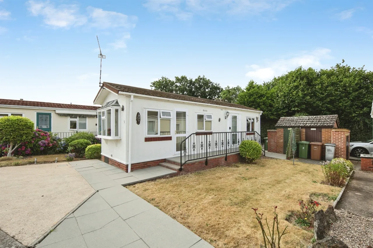 1 bed park home for sale, Eaves Green Park, Meriden, CV7