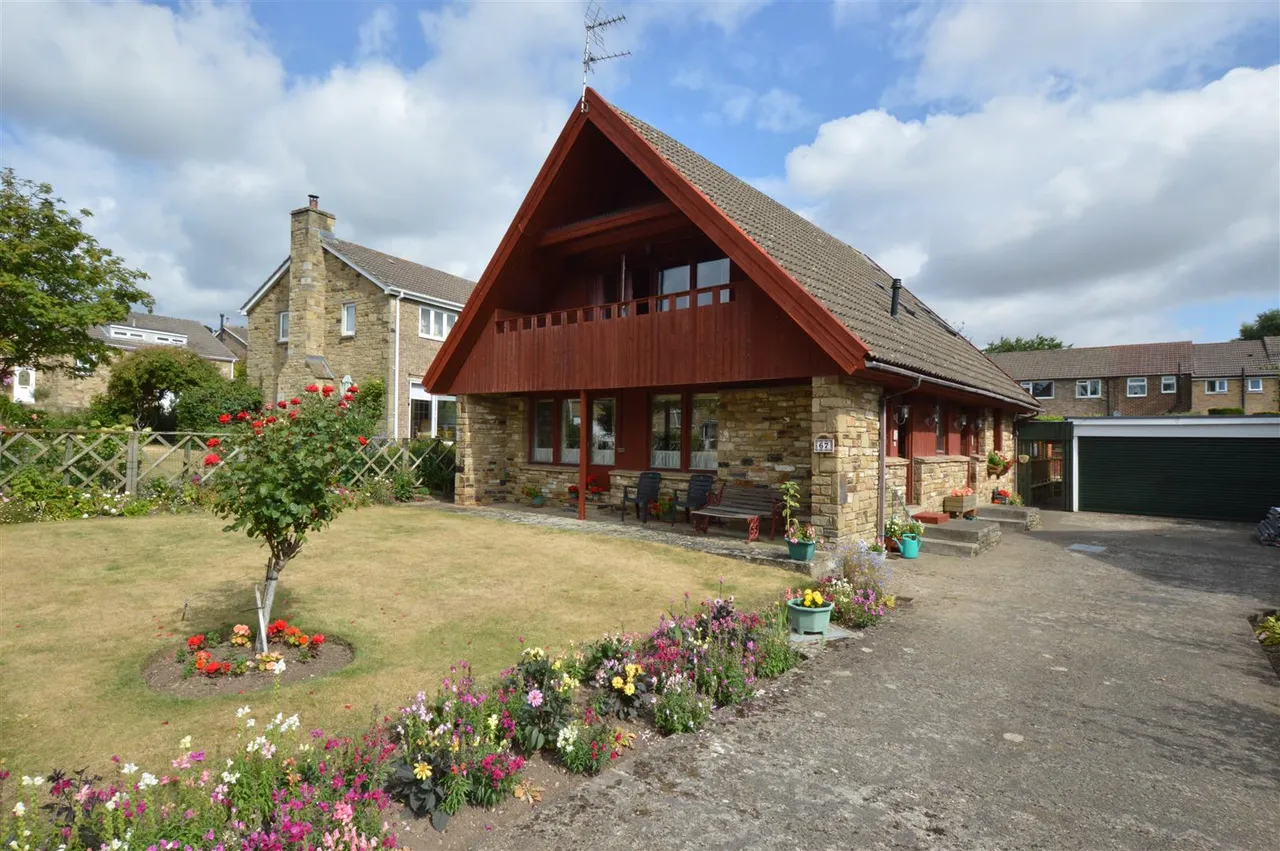 4 bed house for sale, Whitefields Drive, Richmond