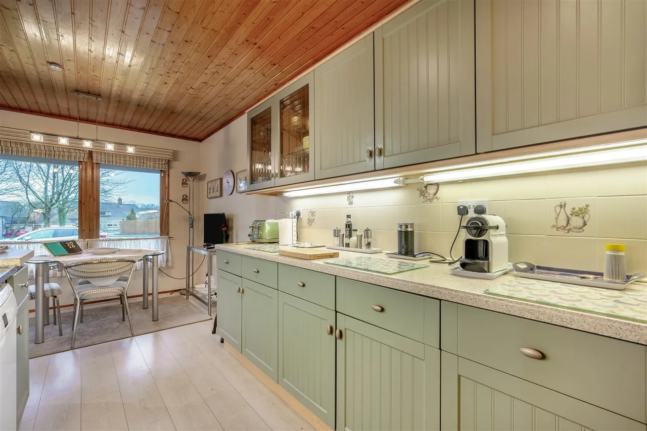 Whitefields Drive, Richmond, photo 6