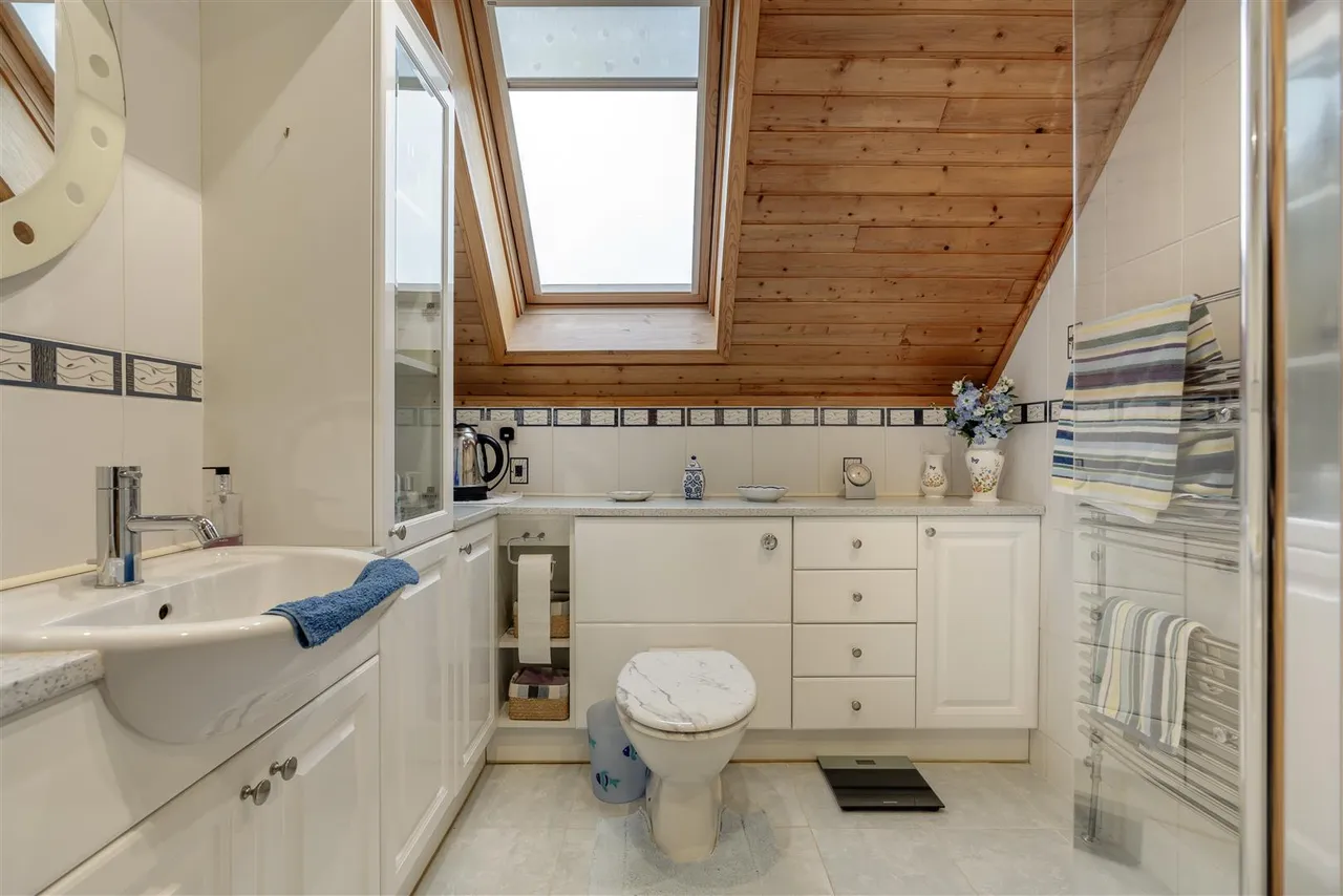 Whitefields Drive, Richmond, photo 14