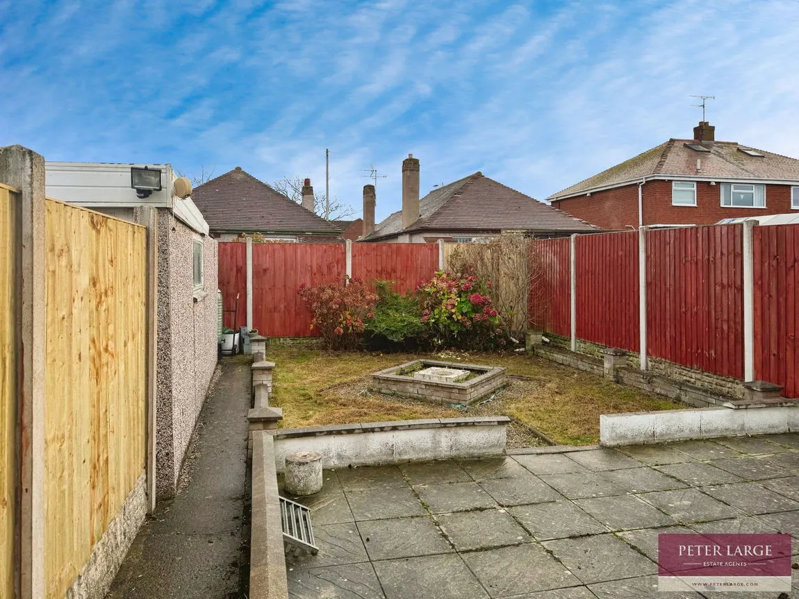 Knowles Avenue, Rhyl, Denbighshire, LL18 3TU, photo 9