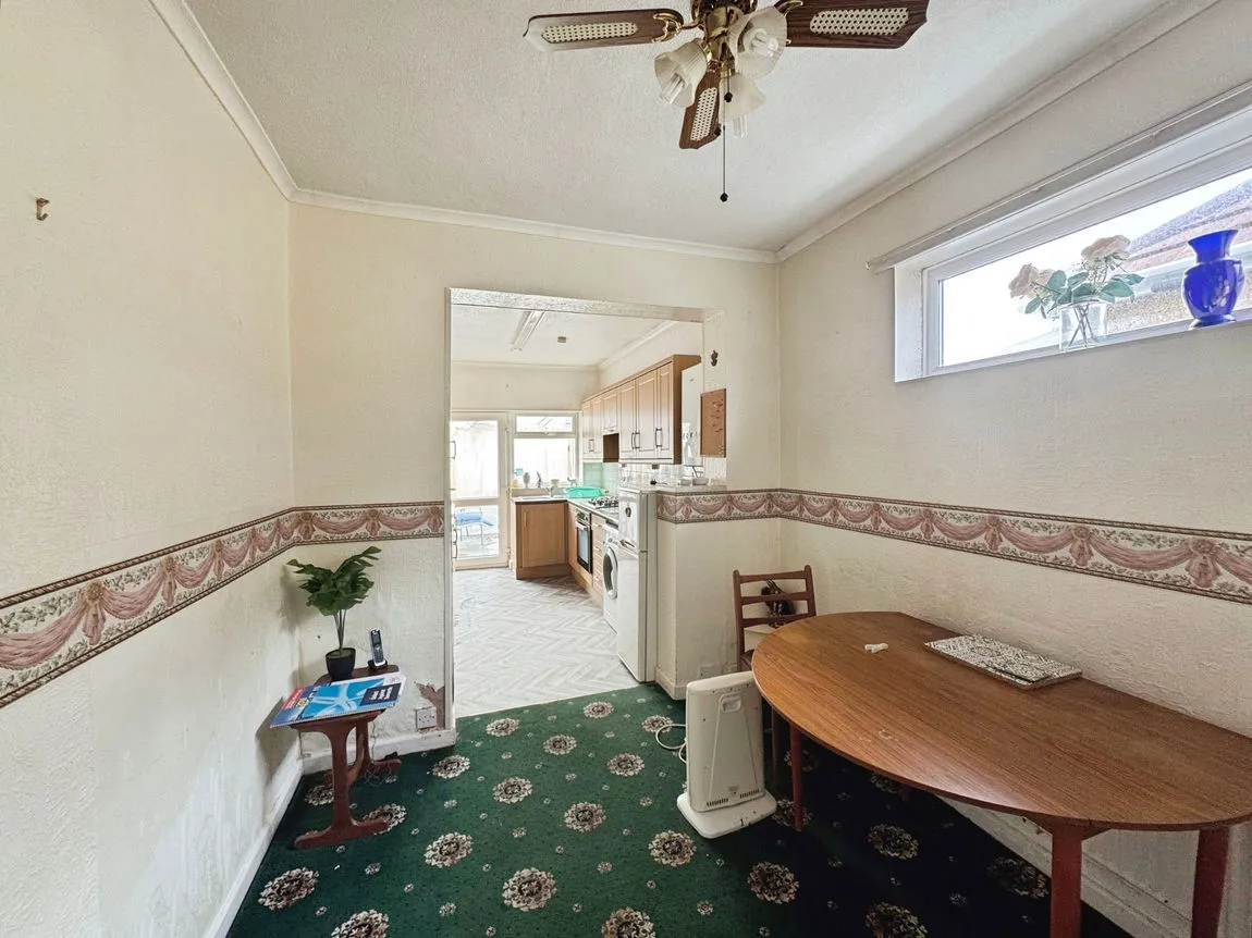 Knowles Avenue, Rhyl, Denbighshire, LL18 3TU, photo 4