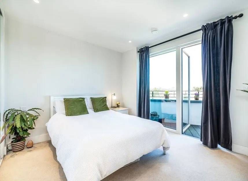 White Bear Lane, Hounslow, TW3, photo 5