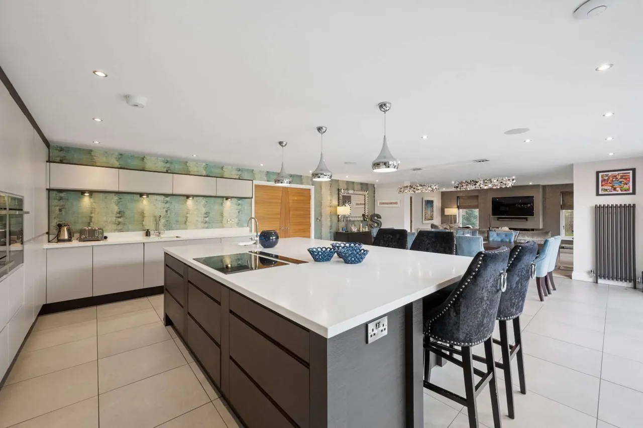 Adlington Road, Wilmslow, SK9, photo 5