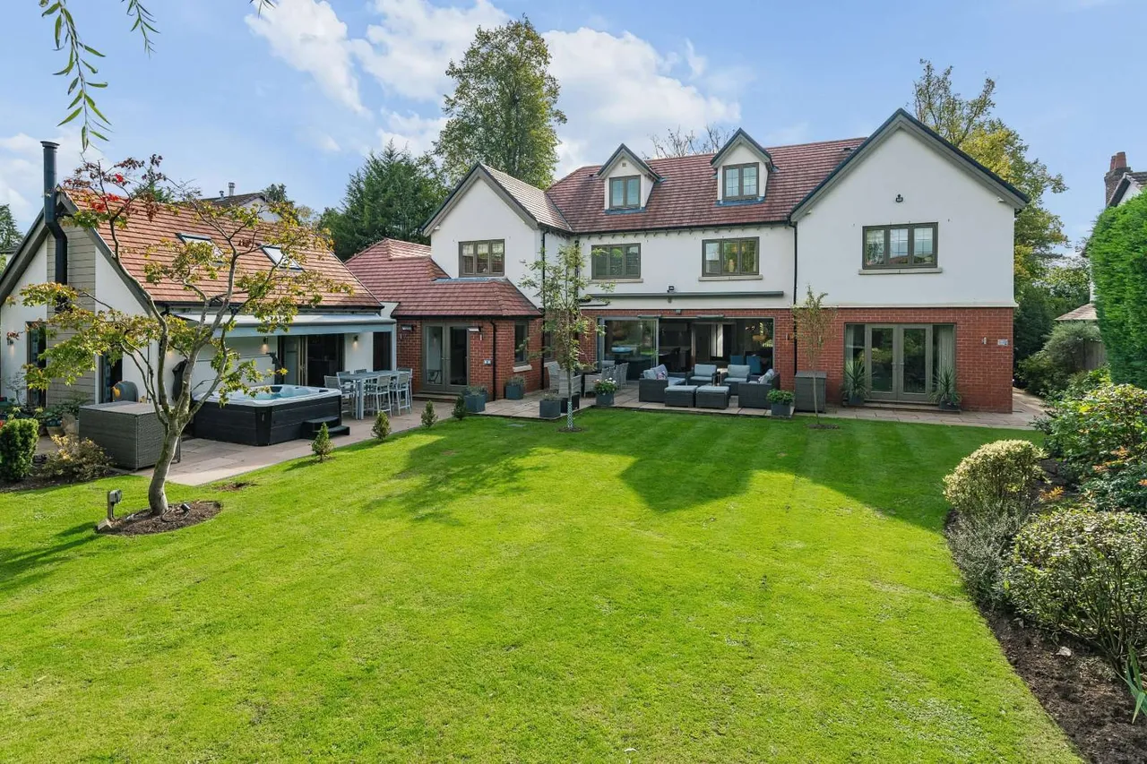 Adlington Road, Wilmslow, SK9, photo 2