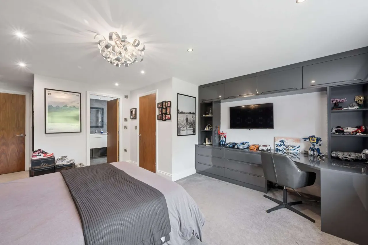 Adlington Road, Wilmslow, SK9, photo 16