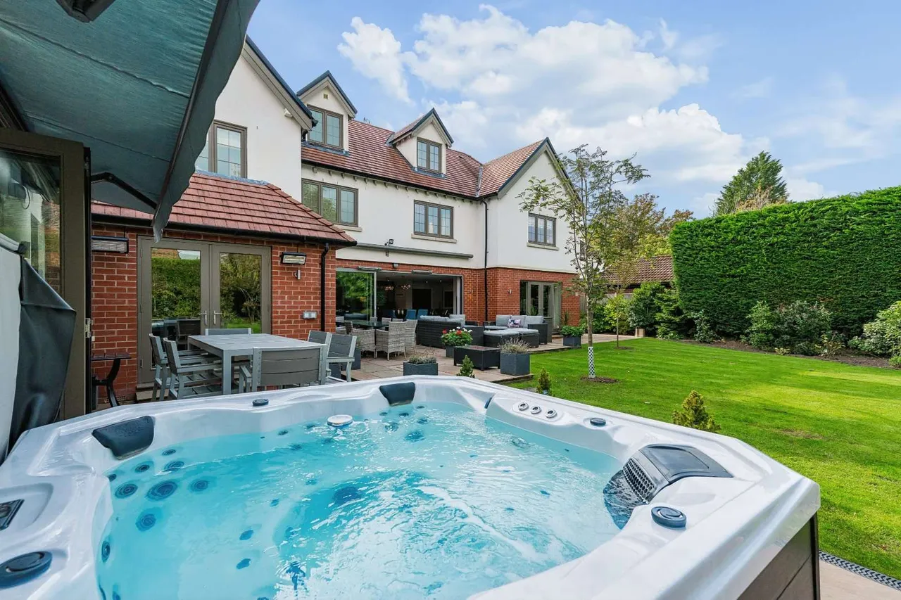 Adlington Road, Wilmslow, SK9, photo 25