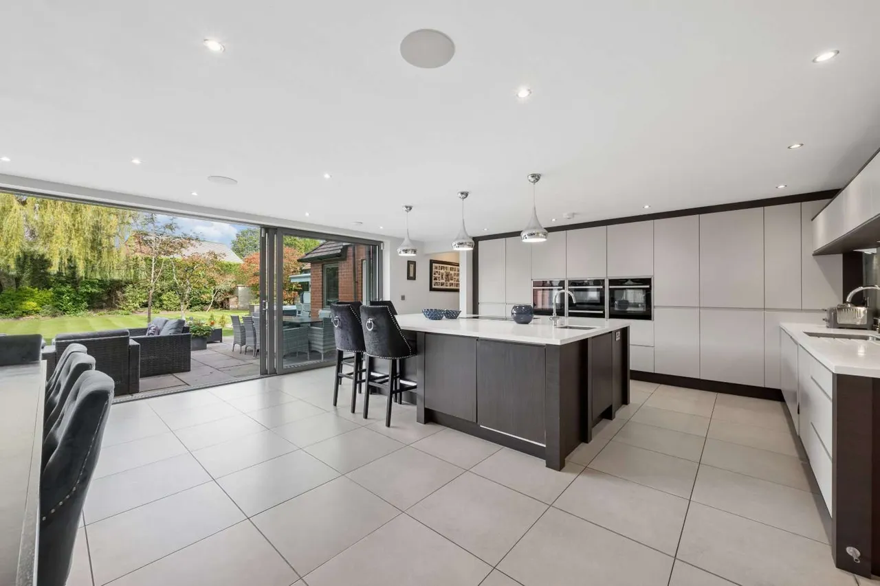 Adlington Road, Wilmslow, SK9, photo 6
