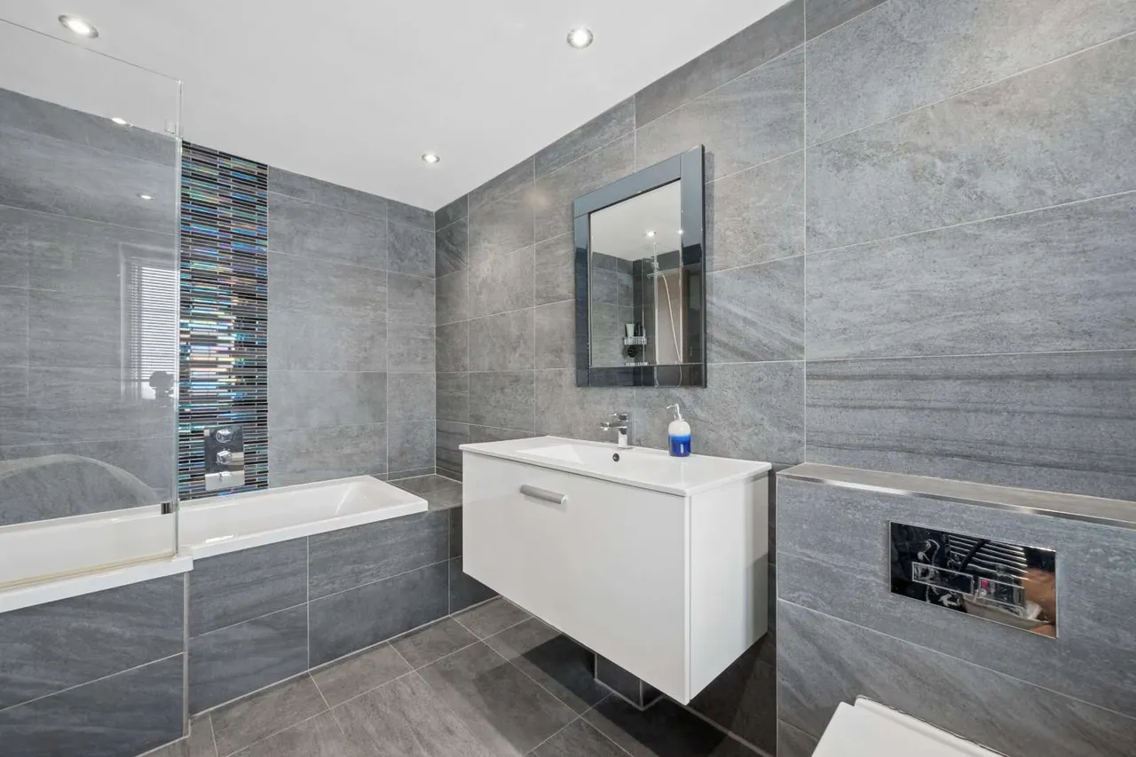 Adlington Road, Wilmslow, SK9, photo 23