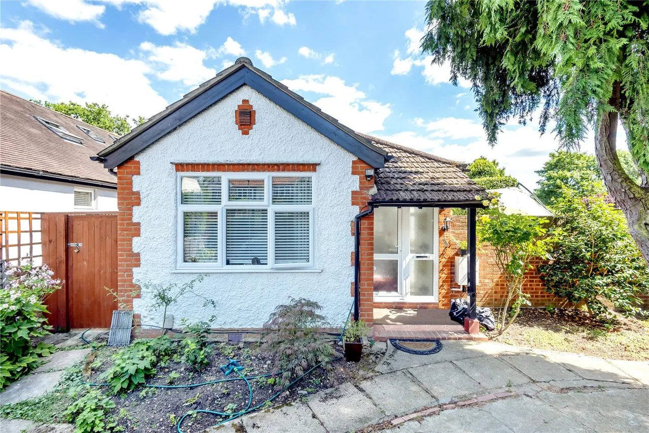 Gloucester Road, Hampton, TW12 2UH, photo 2