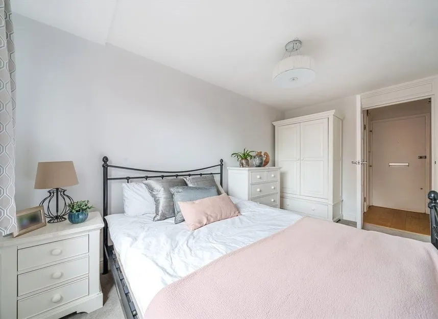 Vauxhall Bridge Road, Pimlico, SW1V, photo 5