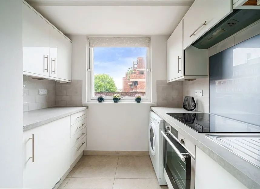Vauxhall Bridge Road, Pimlico, SW1V, photo 3
