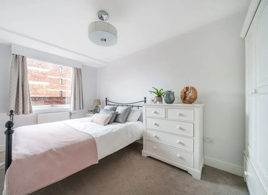 Vauxhall Bridge Road, Pimlico, SW1V, photo 4