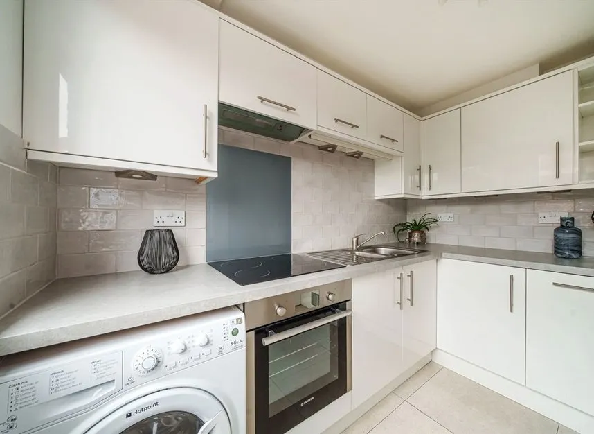 Vauxhall Bridge Road, Pimlico, SW1V, photo 2