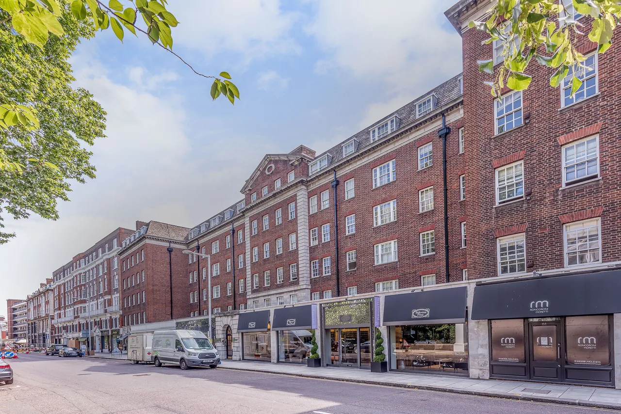 2 bed flat to rent — 27 Pelham Court, 145 Fulham Road, London