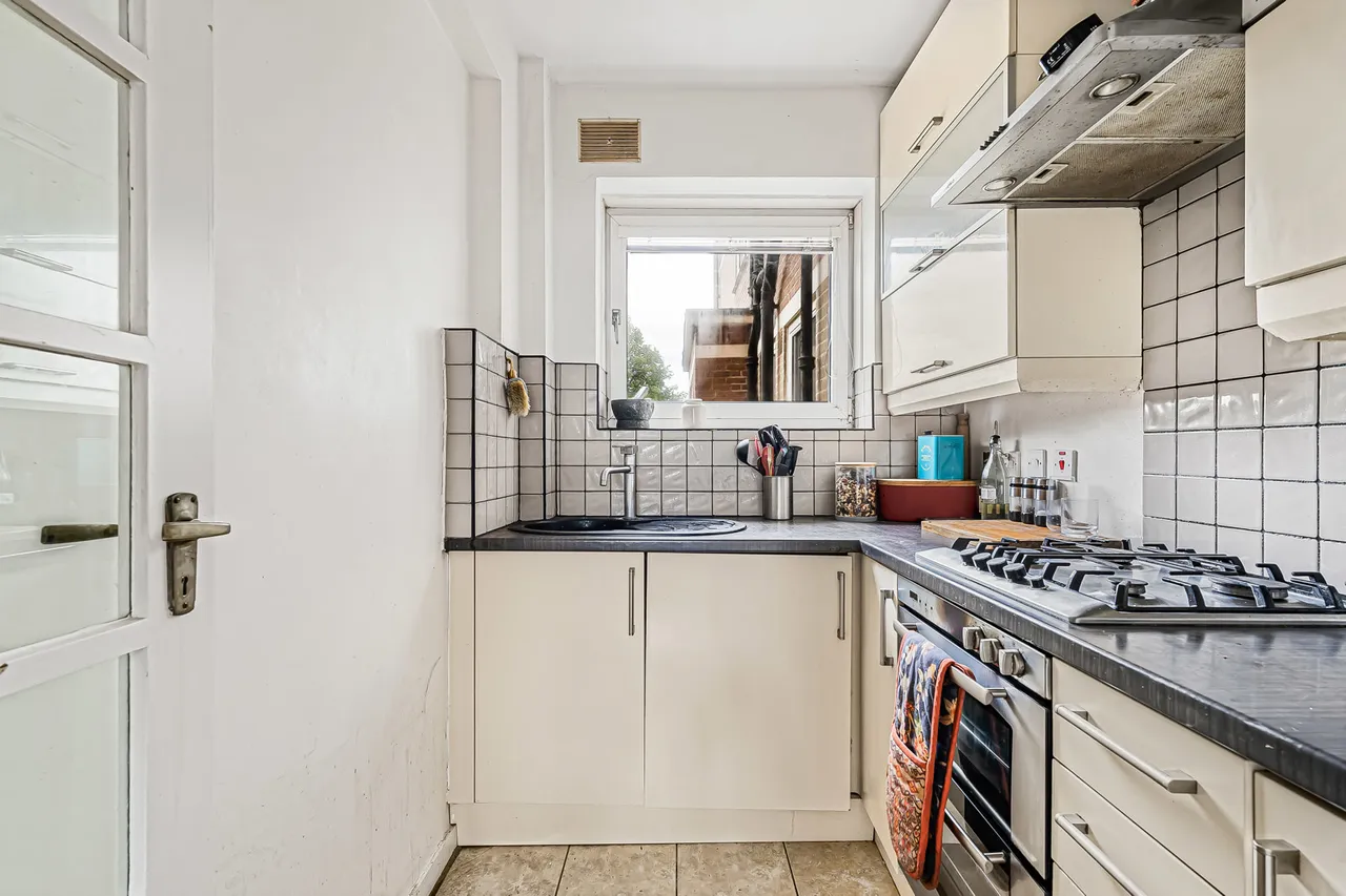 Upper Richmond Road, London, SW15, photo 9