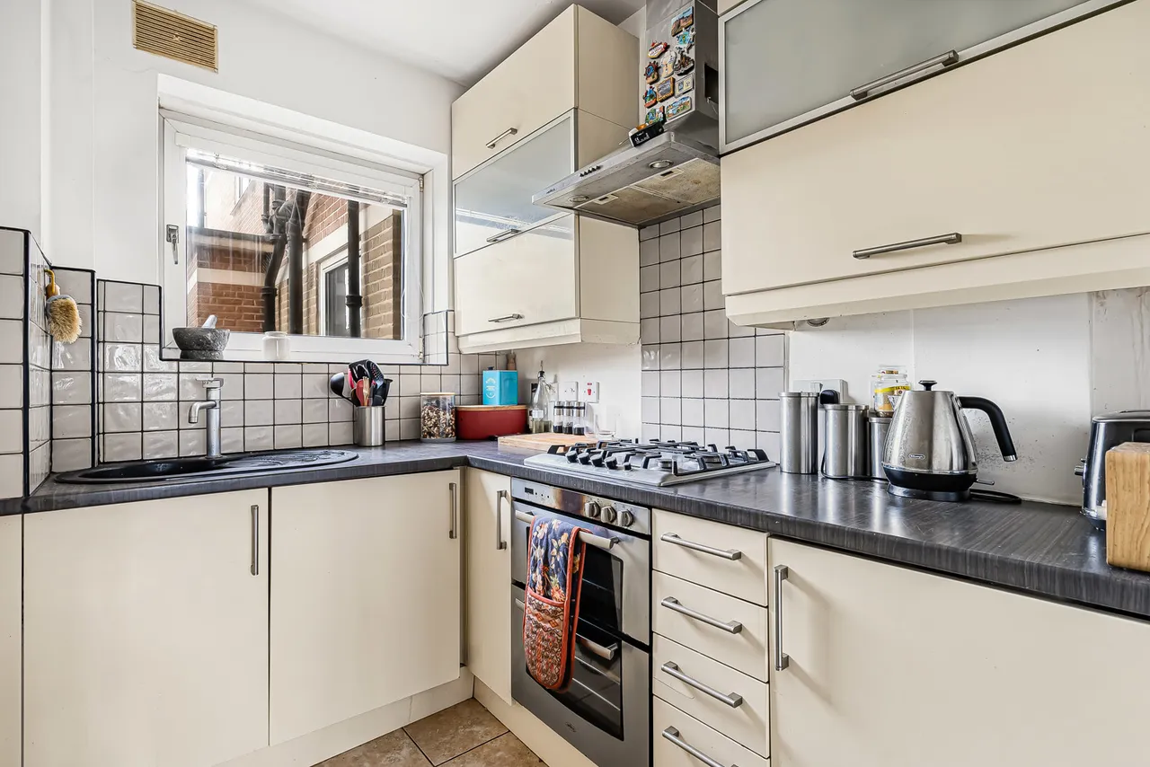 Upper Richmond Road, London, SW15, photo 3
