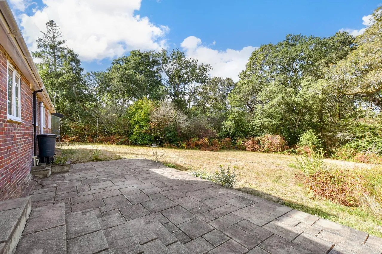 Fishbourne, PO33, photo 12