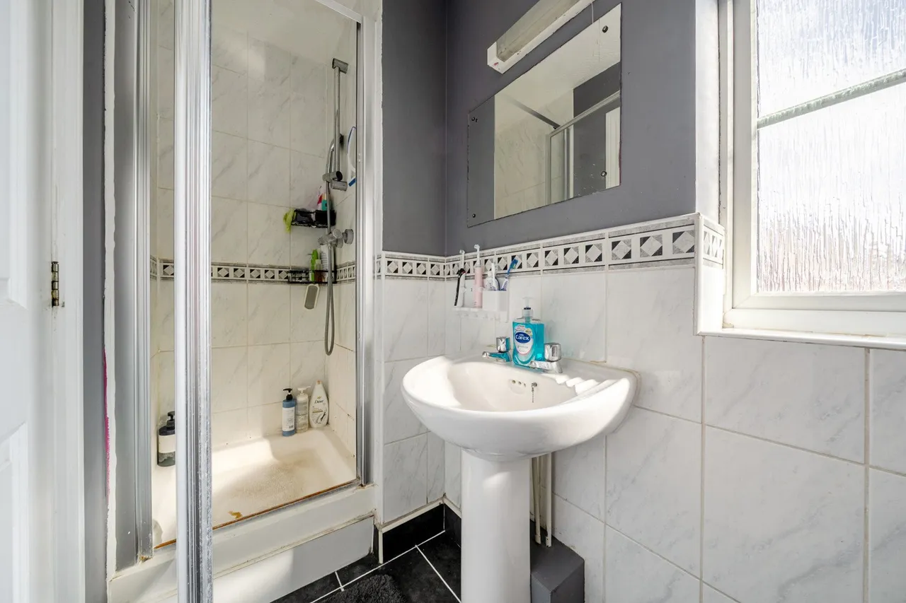 Newacres Road, SE28, photo 16