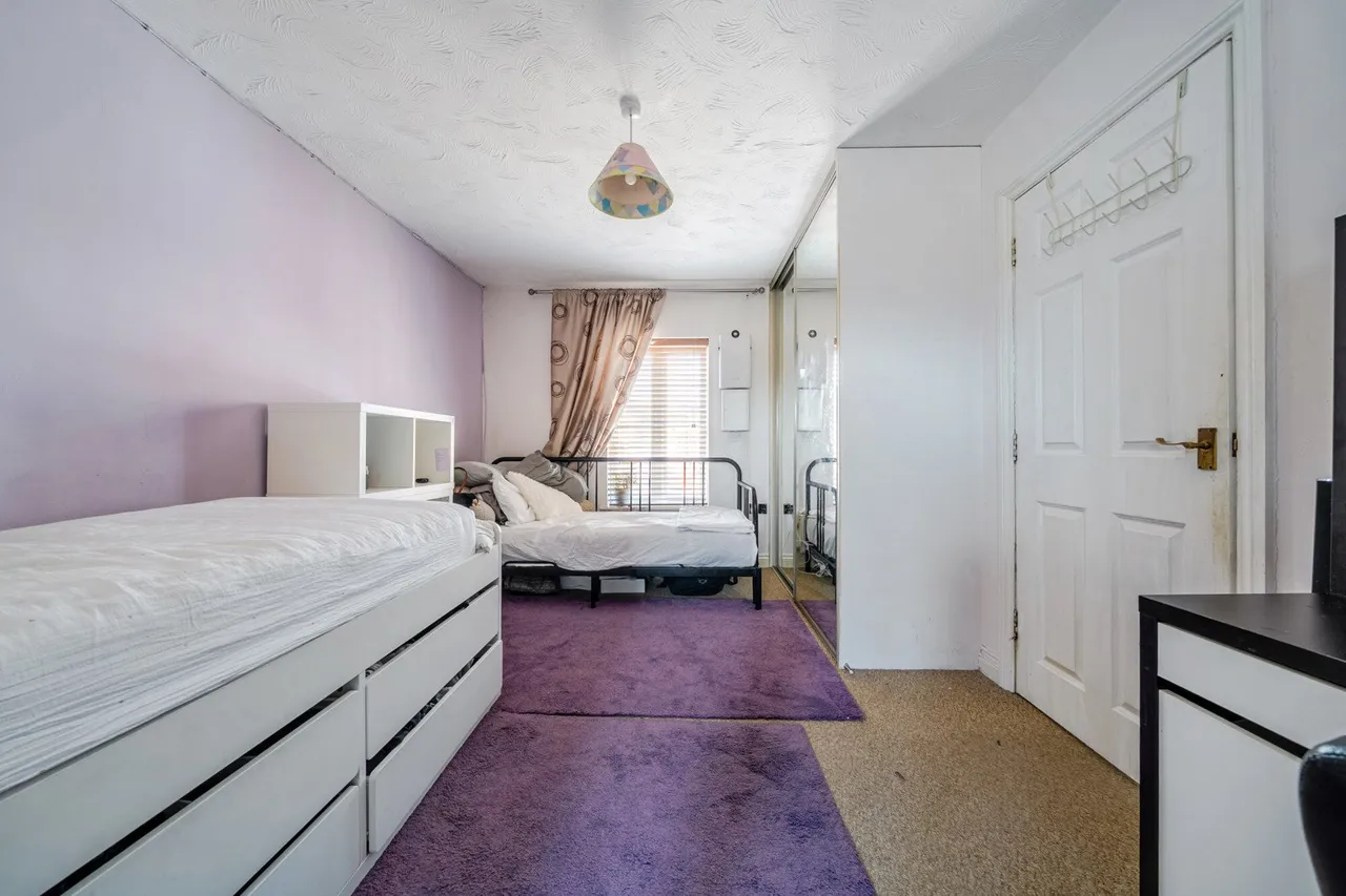 Newacres Road, SE28, photo 17