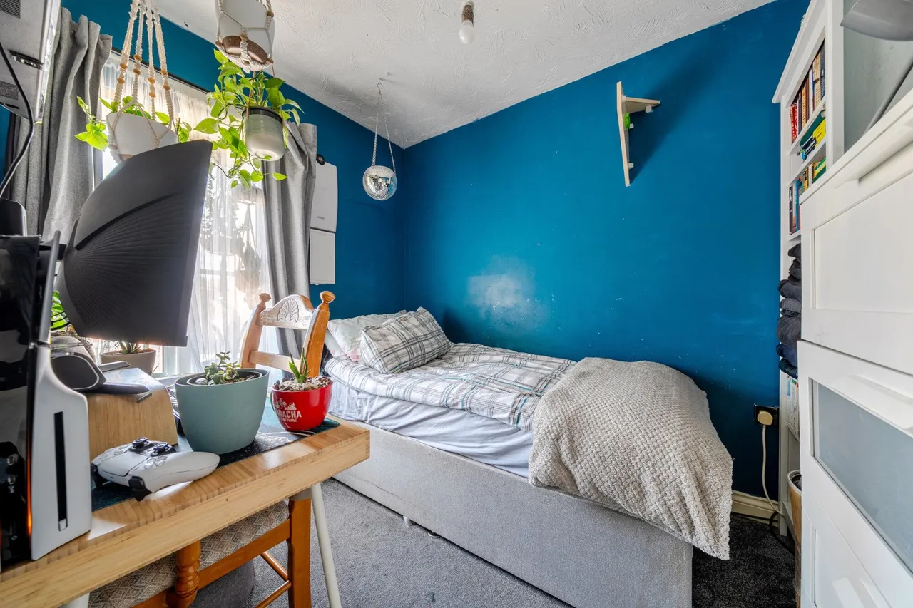 Newacres Road, SE28, photo 15