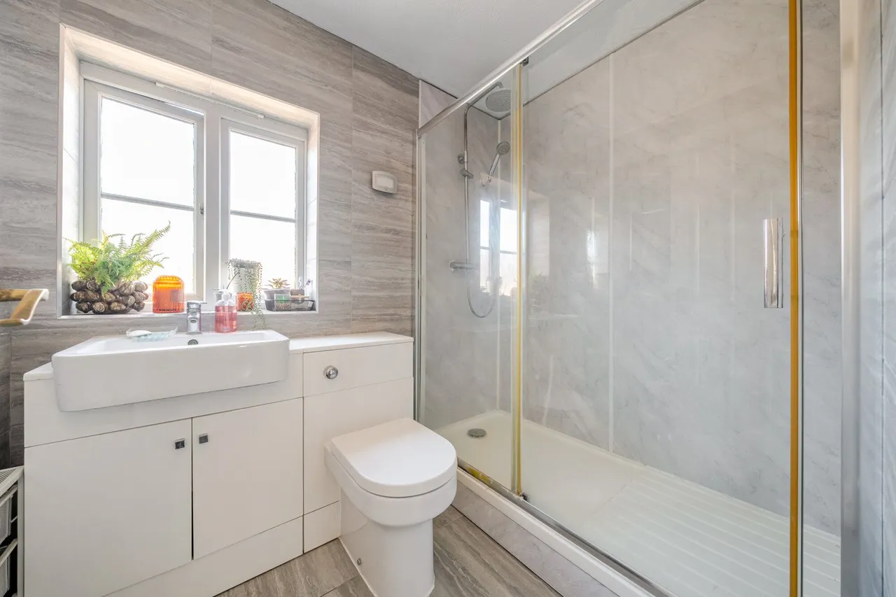 Newacres Road, SE28, photo 6