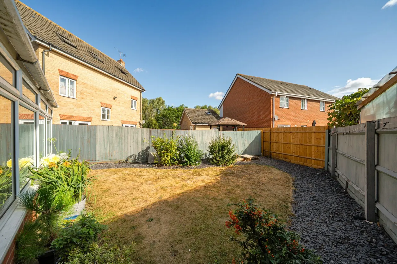 Newacres Road, SE28, photo 4