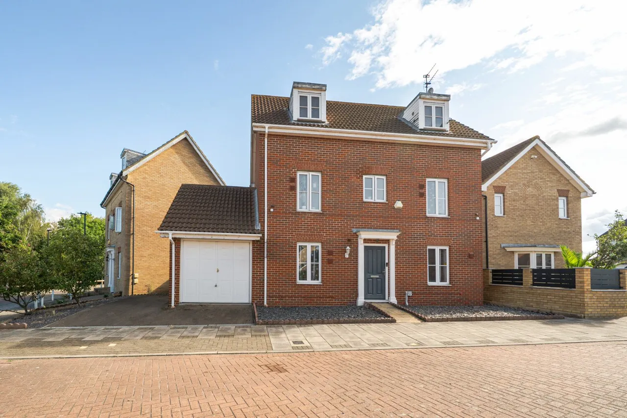 Newacres Road, SE28, photo 22