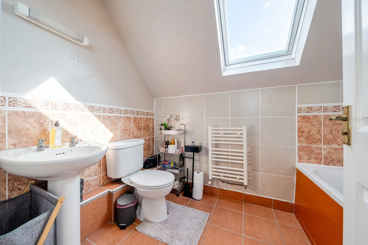 Newacres Road, SE28, photo 11