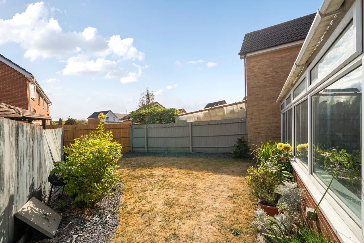 Newacres Road, SE28, photo 9