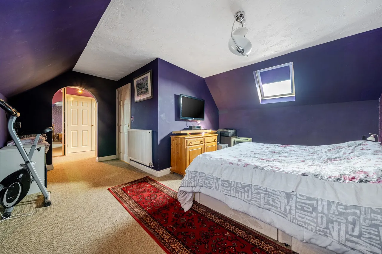 Newacres Road, SE28, photo 7
