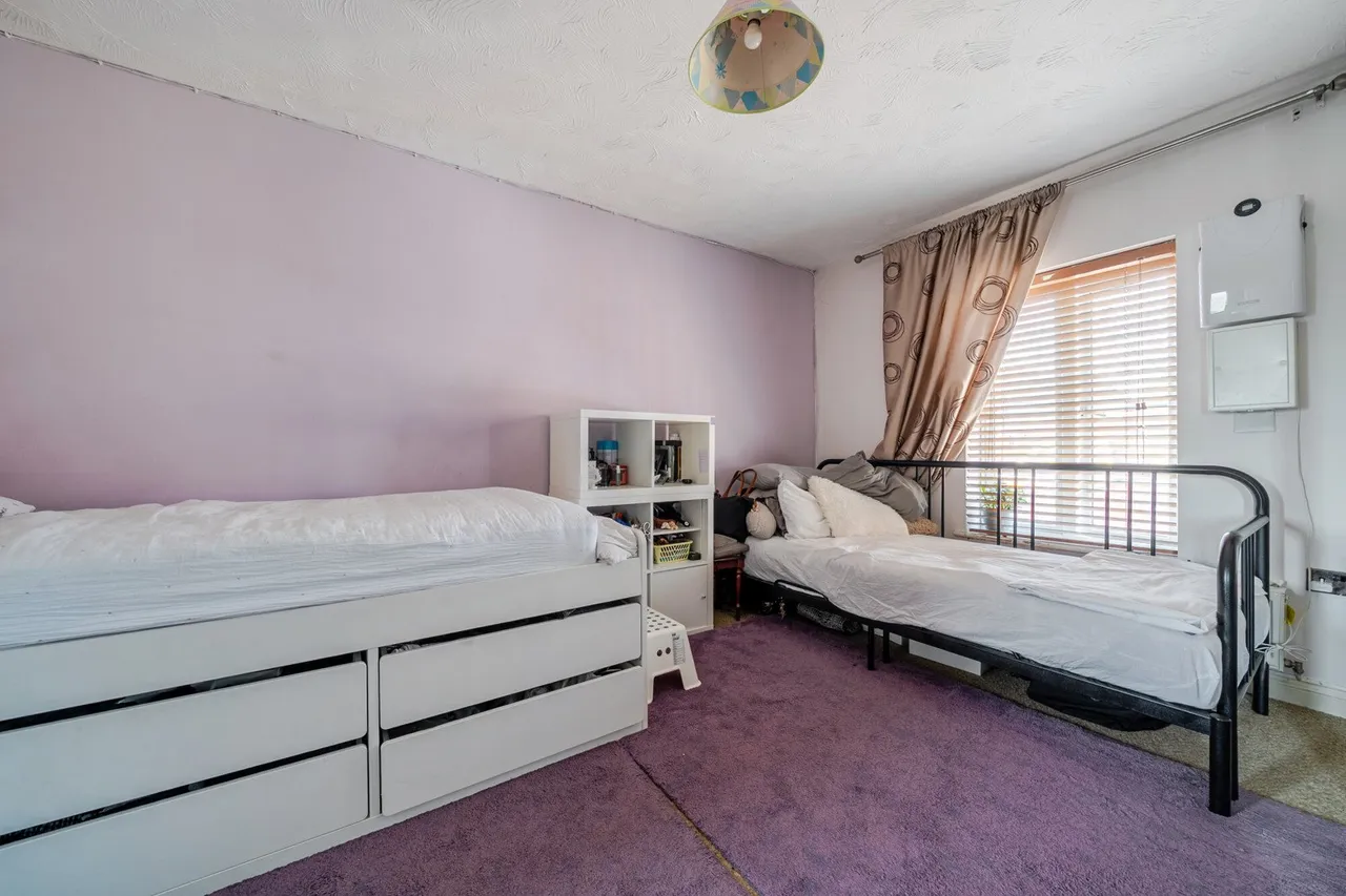 Newacres Road, SE28, photo 5