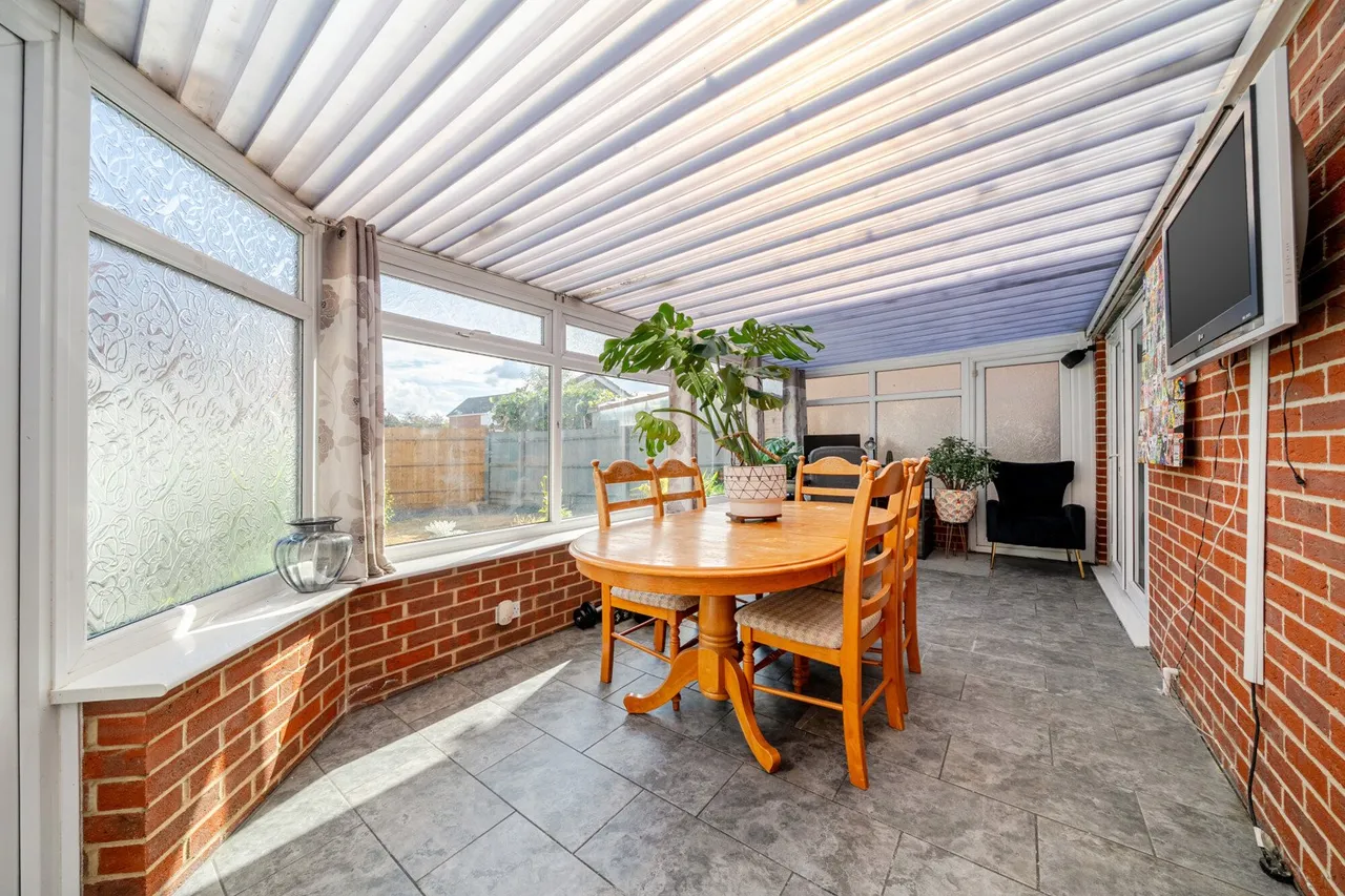 Newacres Road, SE28, photo 8