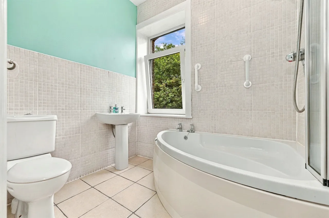Meltham Road, Netherton, HD4, photo 8