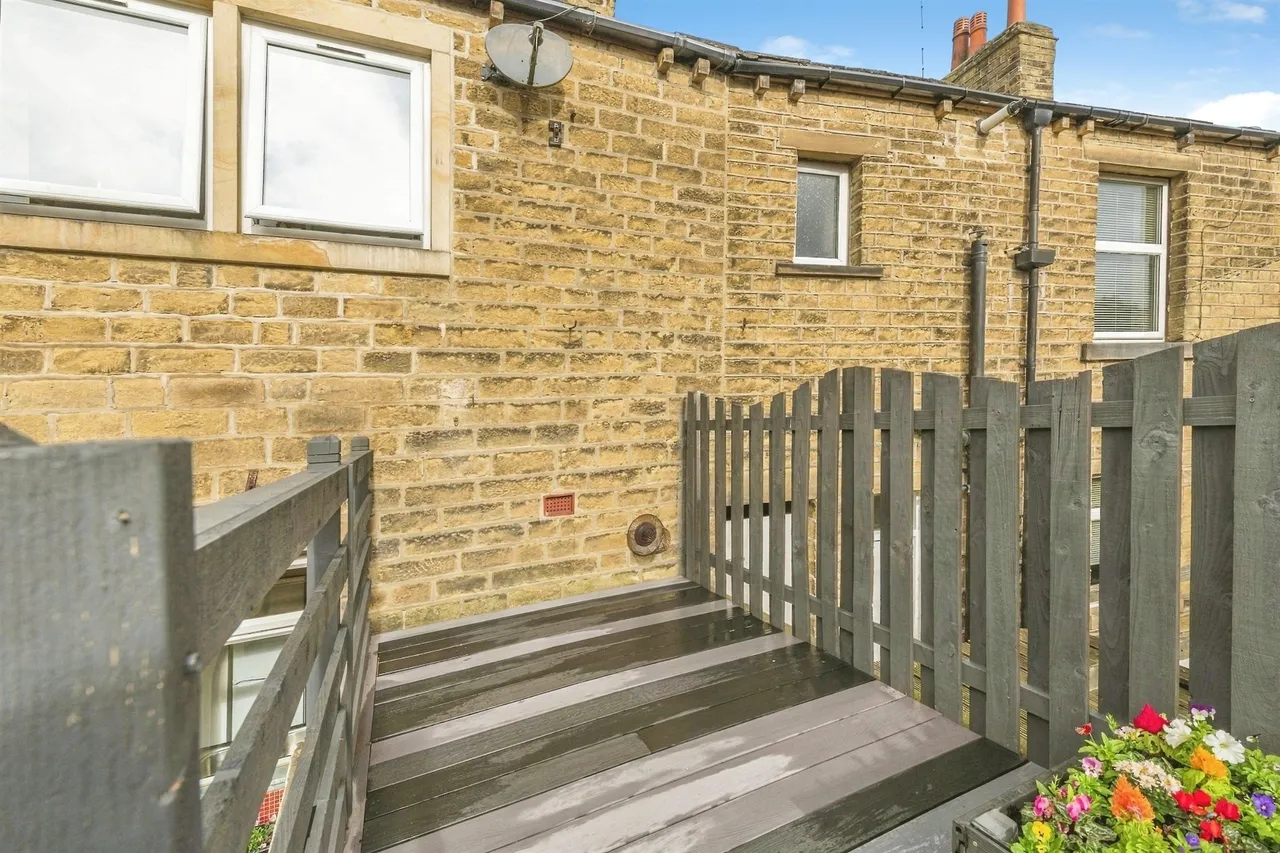 Meltham Road, Netherton, HD4, photo 10