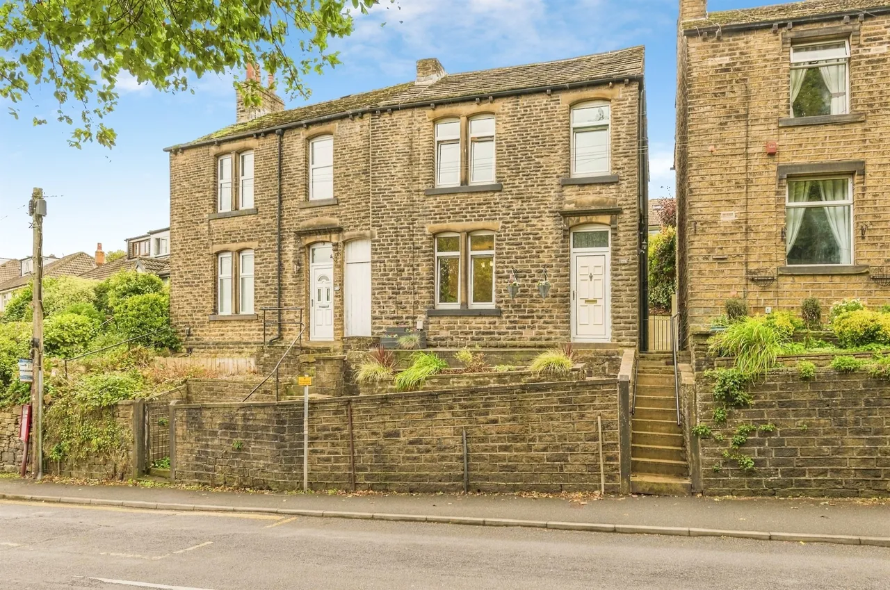 3 bed house for sale, Meltham Road, Netherton, HD4