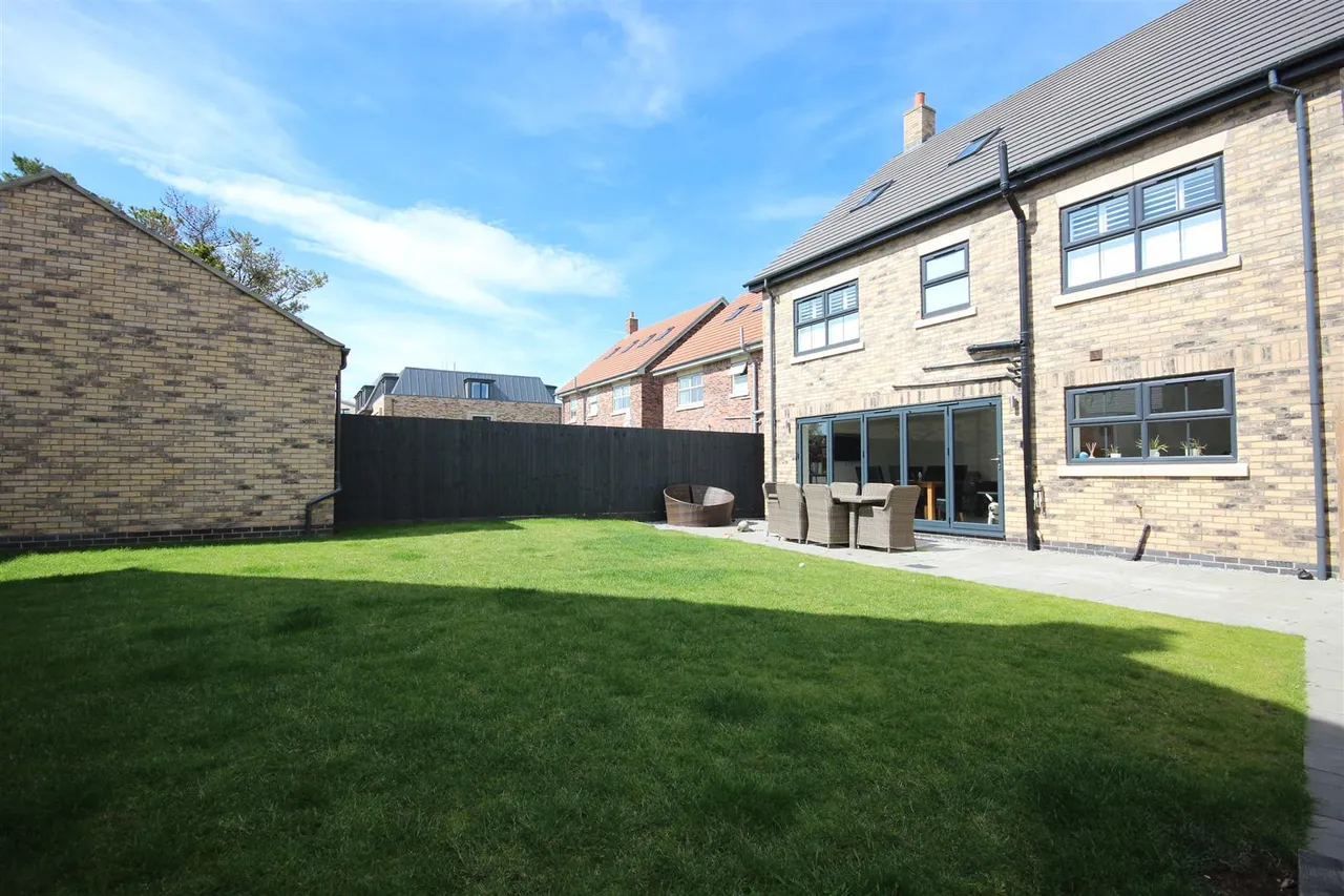 Eyre Grove, Hull Road, Hornsea, photo 33