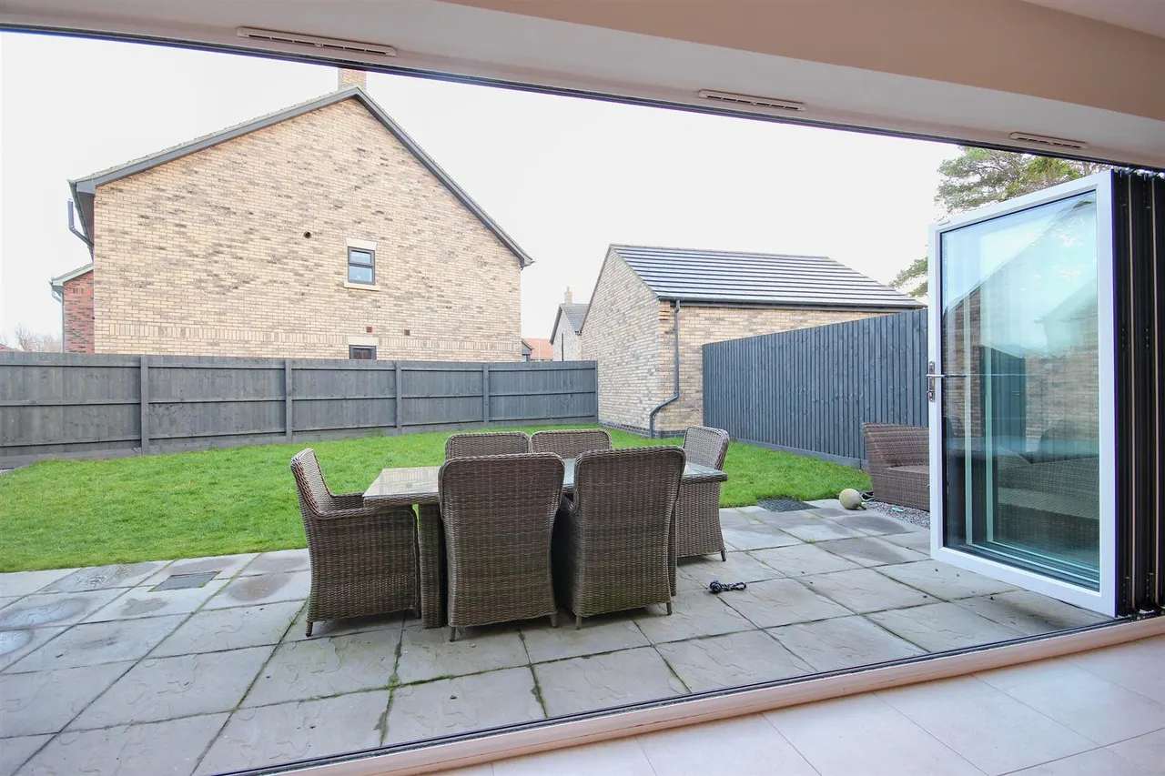 Eyre Grove, Hull Road, Hornsea, photo 21
