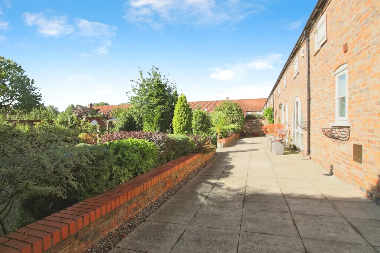 Camerton Hall Lane, Camerton, HU12, photo 12