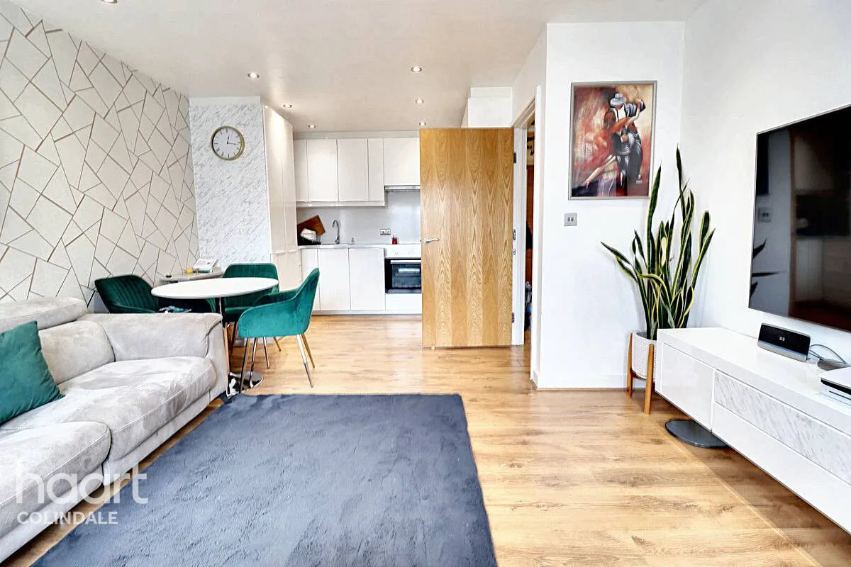 Boulevard Drive, NW9, photo 5