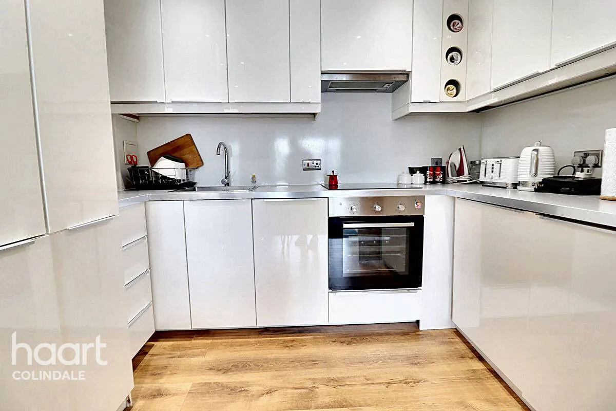 Boulevard Drive, NW9, photo 6