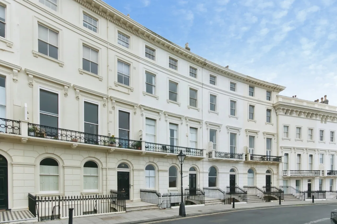 1 bed flat for sale, Adelaide Crescent, Hove, BN3