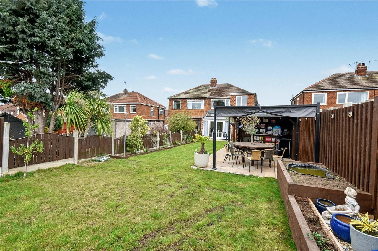 Lowther Grove, Garforth, LS25, photo 9