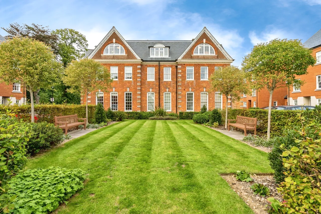 1 bed flat for sale, Penny Acre, Chichester, PO19